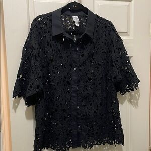 Wynne Collection Black Floral cutout design shirt (sz 2x)